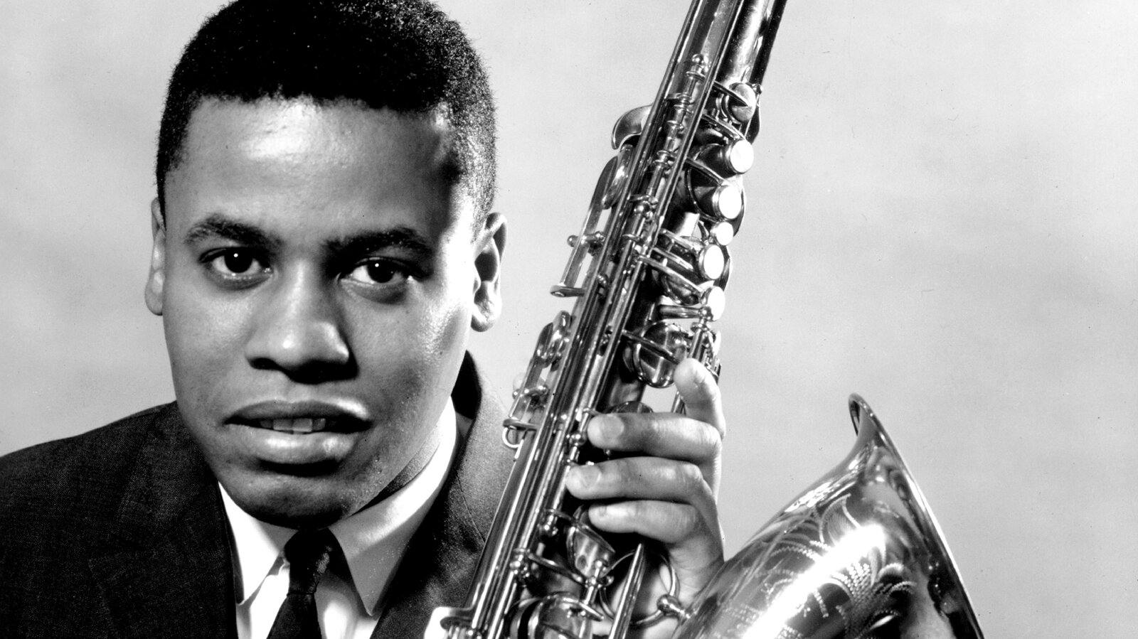 Un ritratto di Wayne Shorter all'epoca dei suoi esordi.